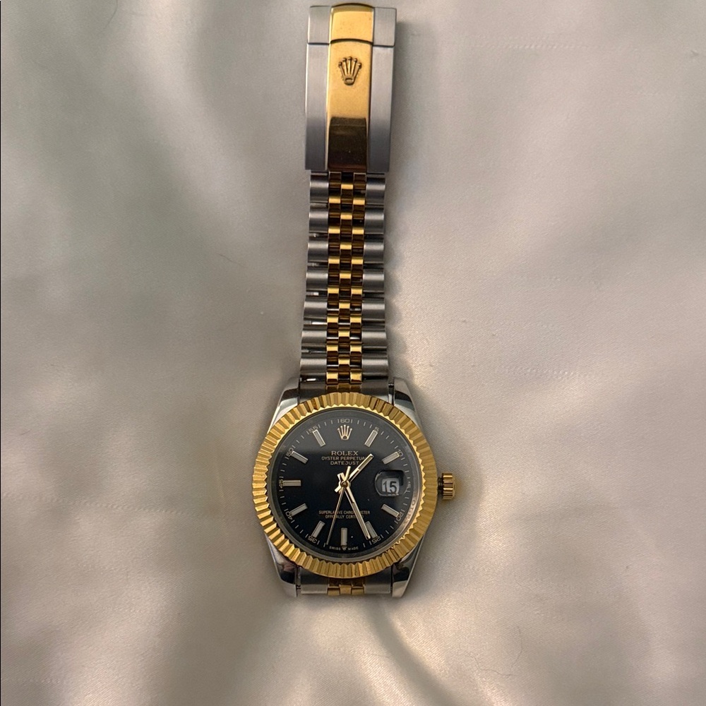 Rolex LOOKALIKE Gold and Silver Datejust Watch